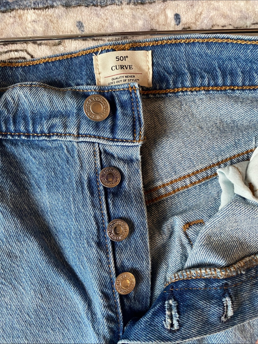 Like new! Levi’s 501 Curve High Waisted Jeans W32XL30 - Picture 5 of 11